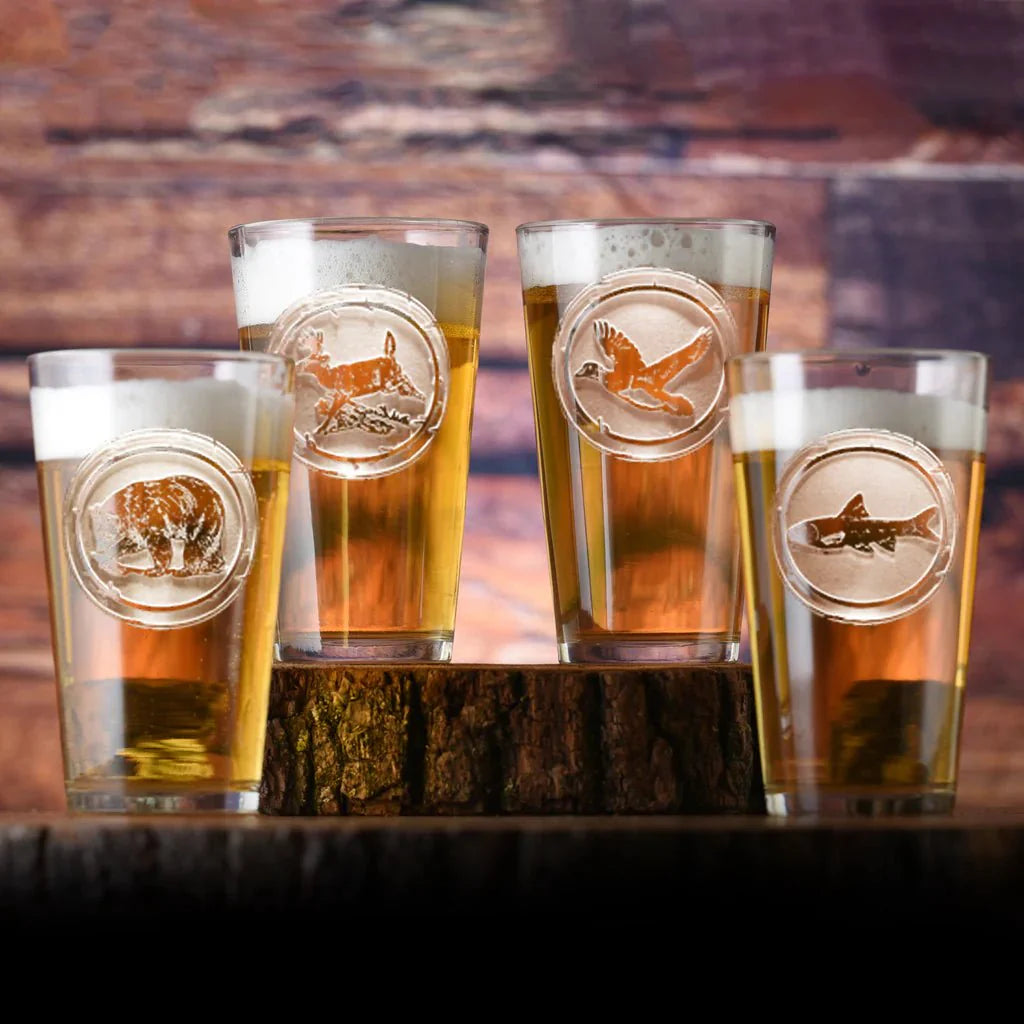 Hunter Wildlife personalized glassware set with sand-carved wildlife designs