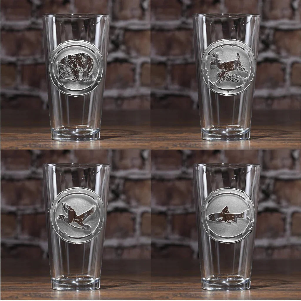Hunter Wildlife personalized glassware set with sand-carved wildlife designs