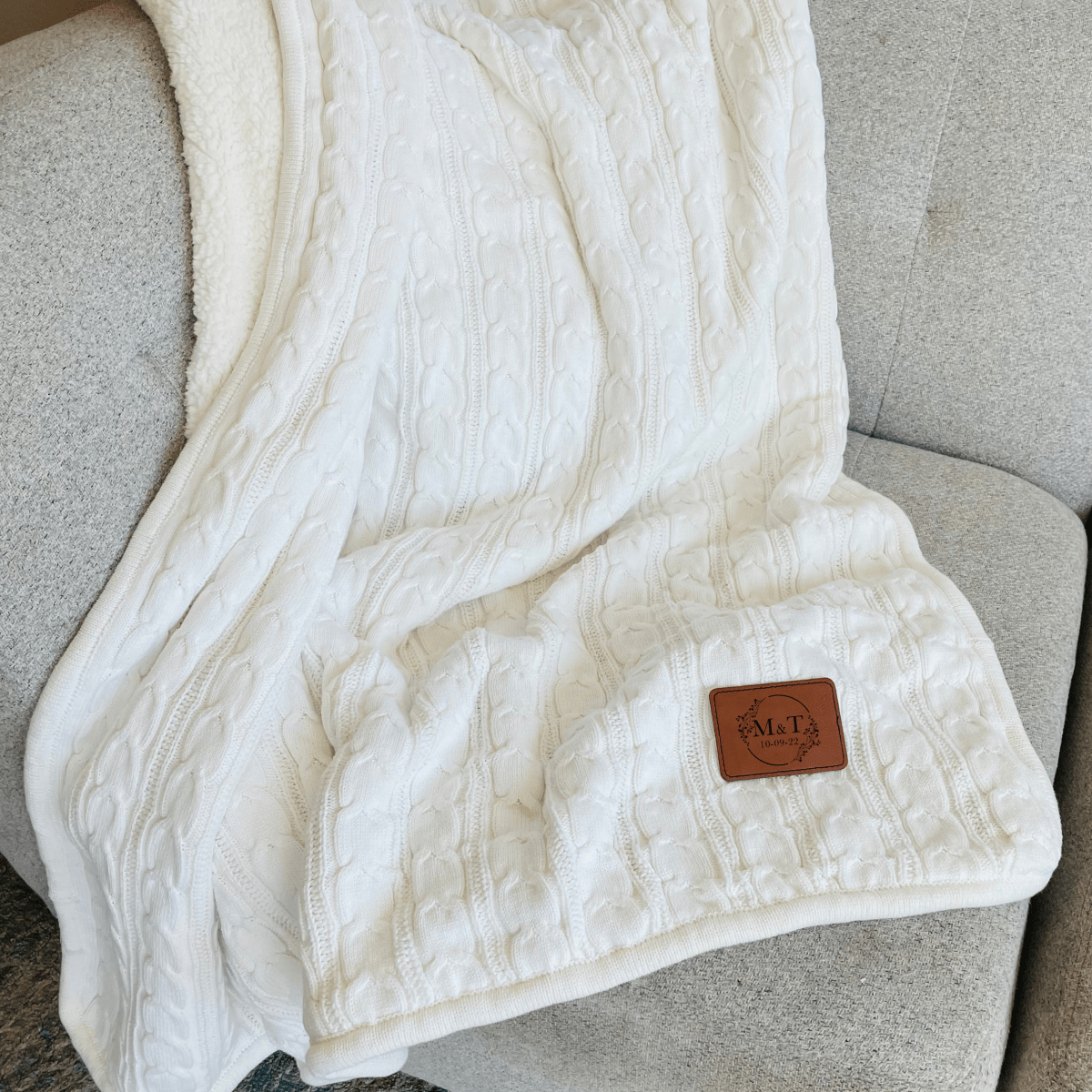 Warm &amp; plush personalized sherpa cable knit blanket with custom patch in grey or white – perfect gift for Mother&#39;s Day or birthdays