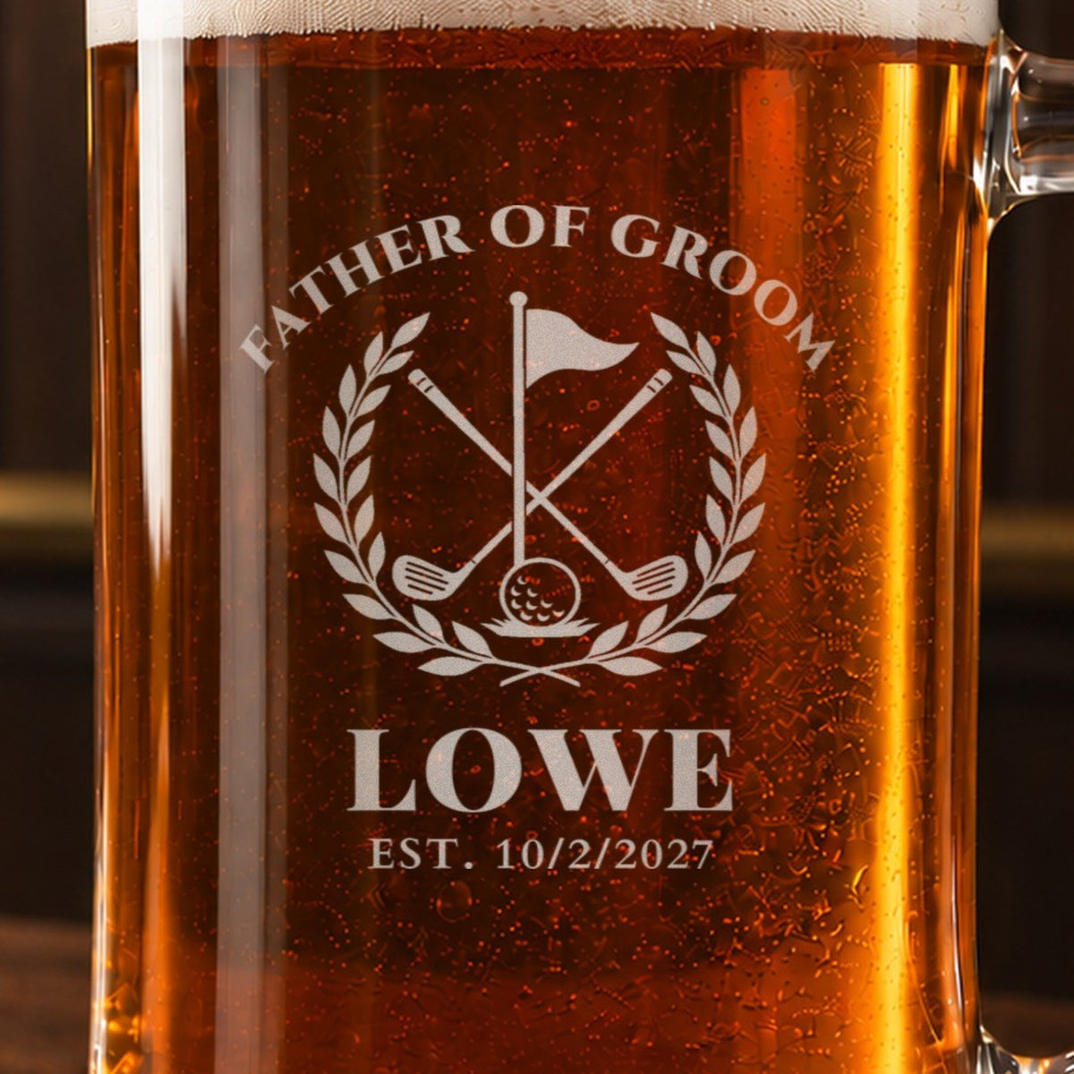 Close-up of the frosted engraving on the golf groomsmen beer stein, a golf flag, crossed clubs and laurel: Father of Groom, Lowe, Est. 10/2/2027