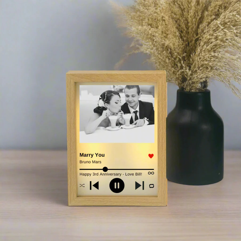 Personalized Couple&#39;s Song Photo Frame