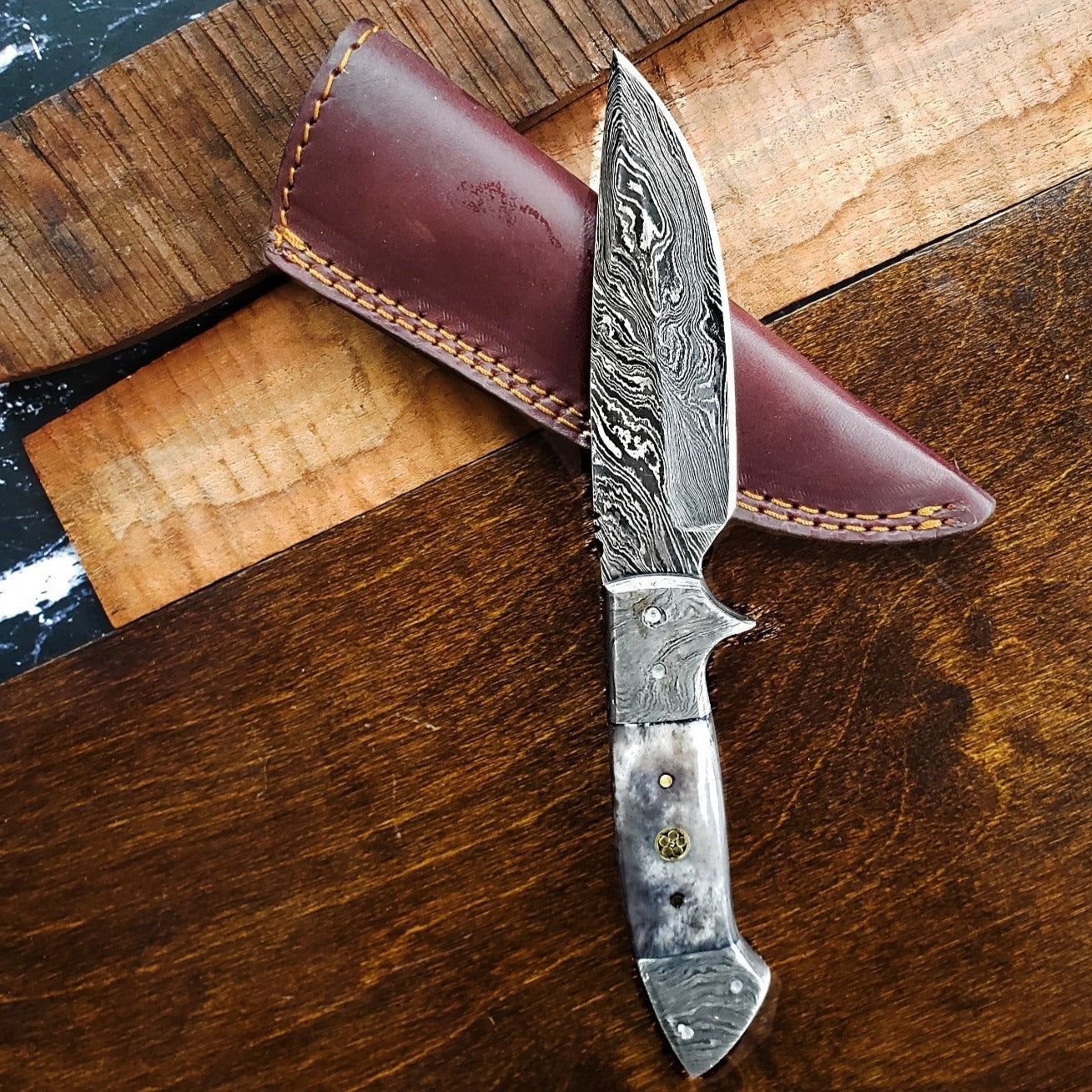 Beautiful Damascus Steel Blade - Groovy Groomsmen Gifts